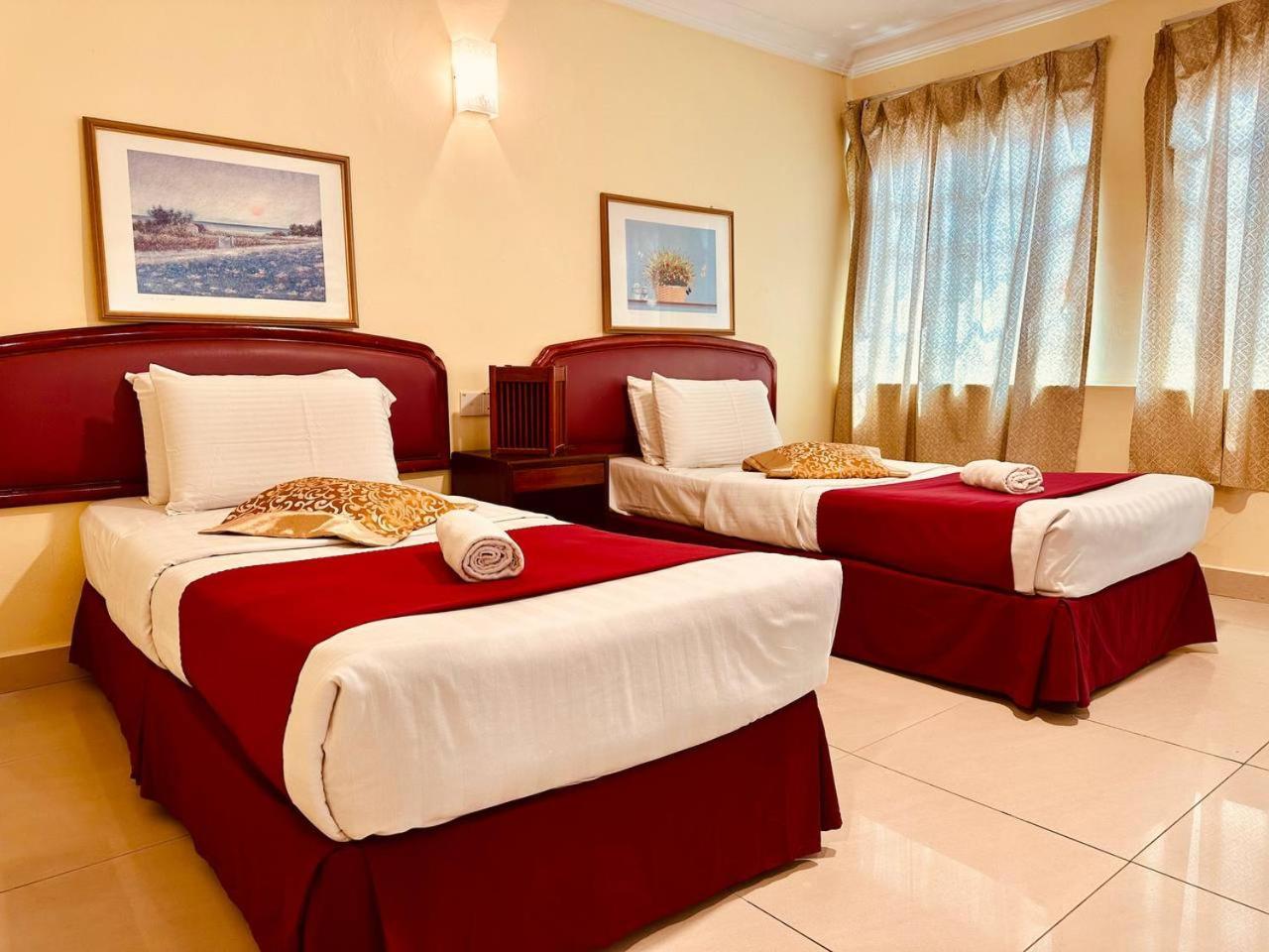 Carlton Hotel Seremban - Next To Terminal Bus Station Екстер'єр фото
