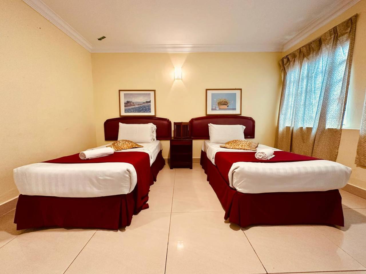 Carlton Hotel Seremban - Next To Terminal Bus Station Екстер'єр фото