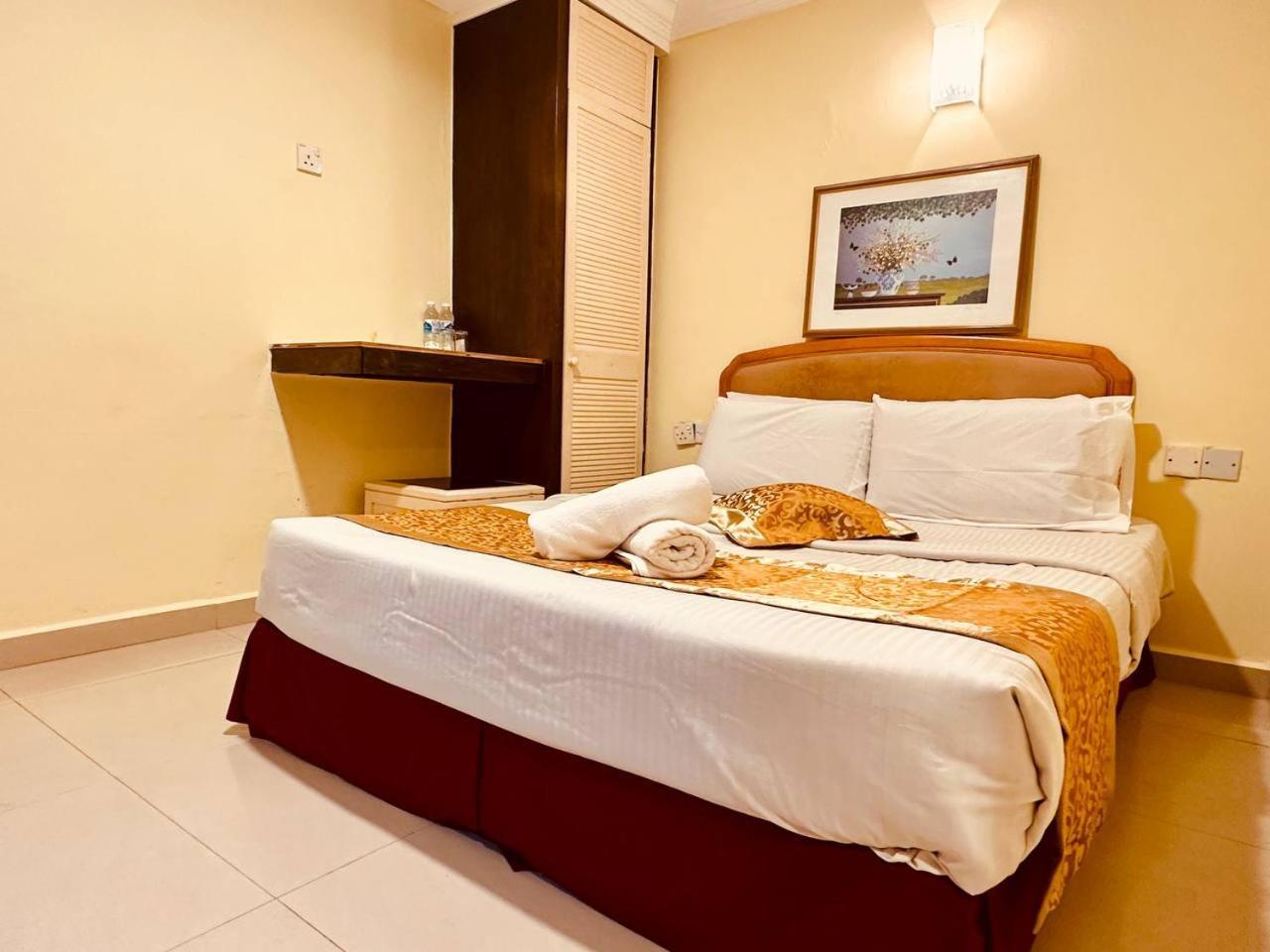 Carlton Hotel Seremban - Next To Terminal Bus Station Екстер'єр фото