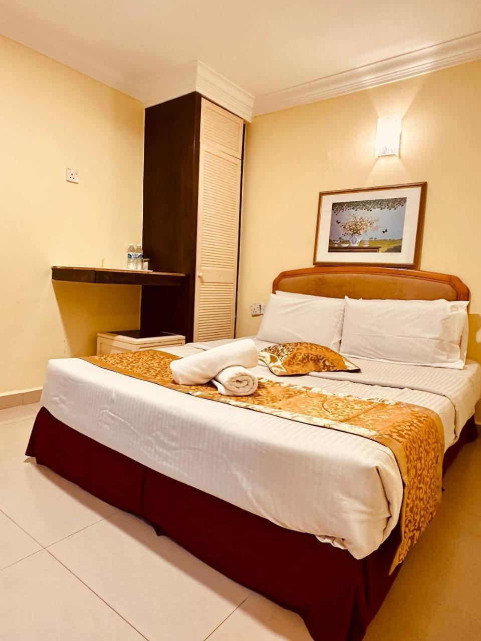 Carlton Hotel Seremban - Next To Terminal Bus Station Екстер'єр фото
