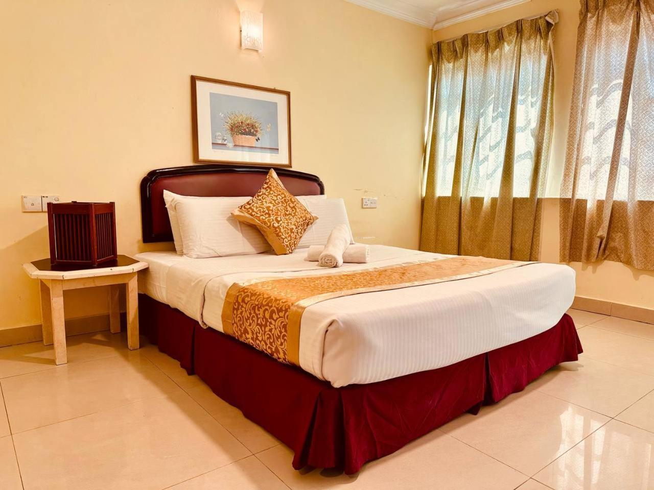 Carlton Hotel Seremban - Next To Terminal Bus Station Екстер'єр фото